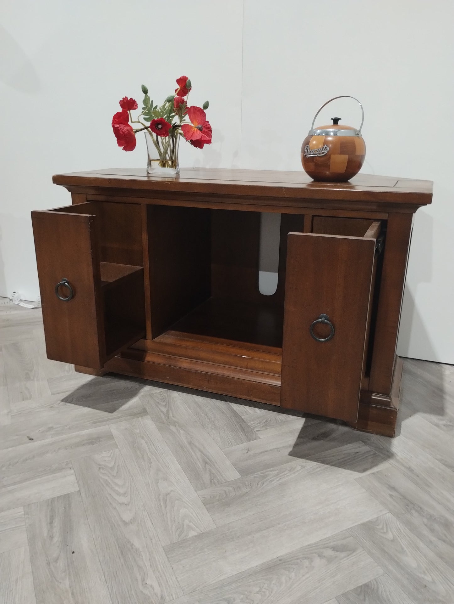 TV Cabinet